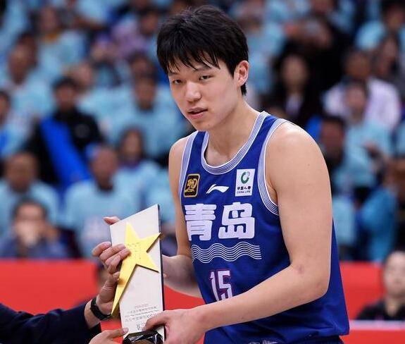 杨瀚森在洛杉矶进行训练与球哥等人同场竞技