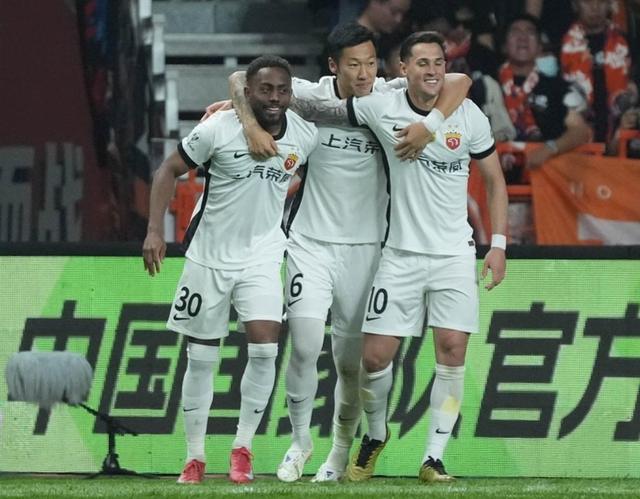 中超-莱昂纳多传射十人海港3-1客胜河南