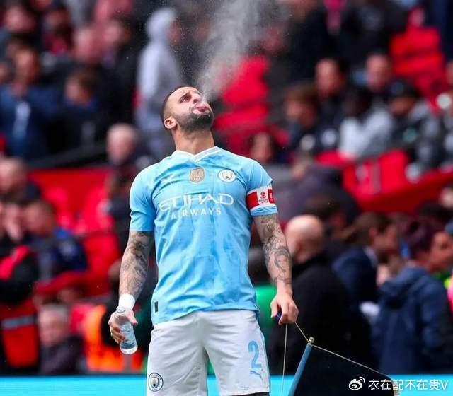 包含曼城因在上个赛季9次推迟开球，遭到英超联赛108万英镑罚款的词条