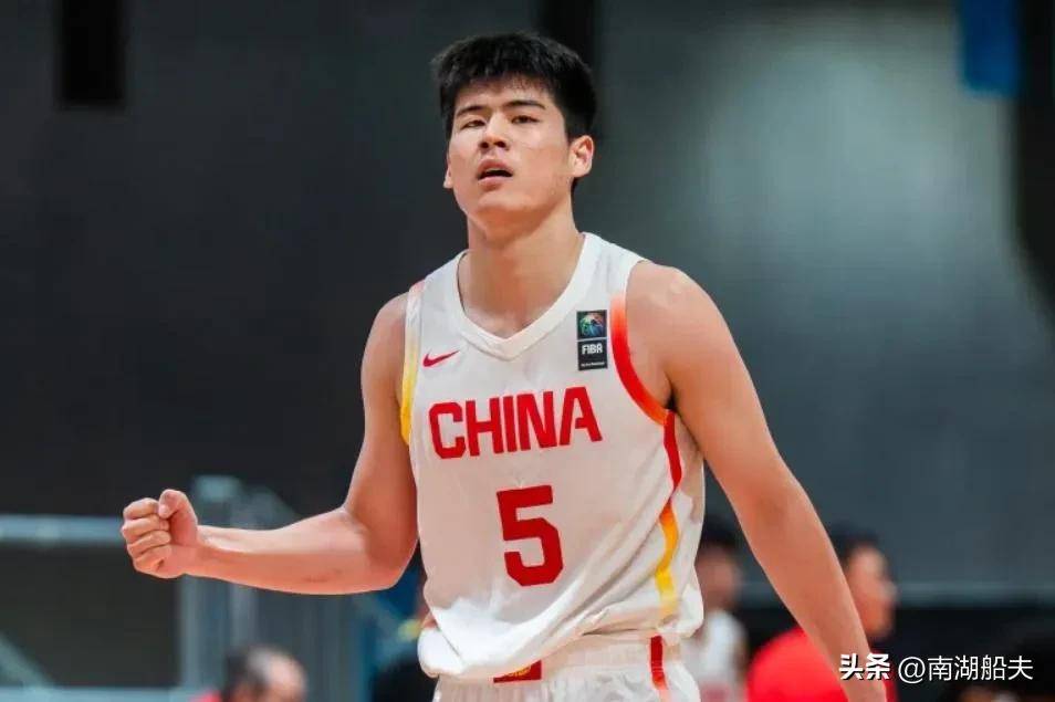 FIBA晒张博源赛场瞬间：期待中国U19男篮在世界杯有精彩表现的简单介绍