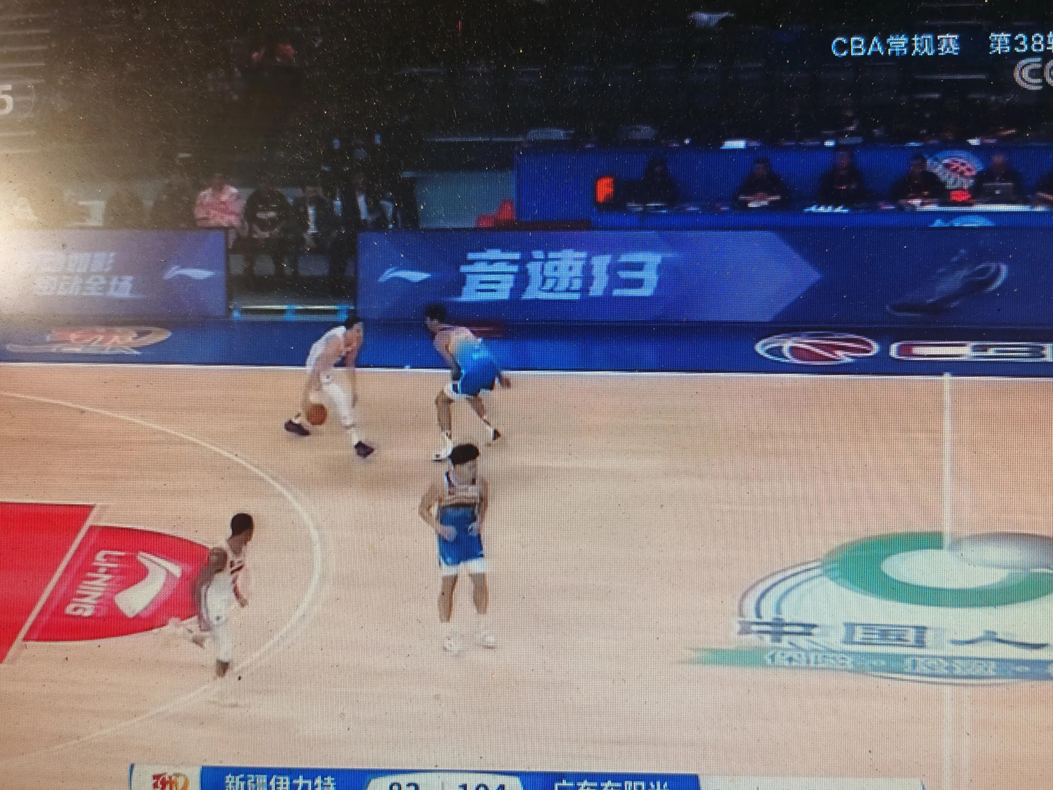 比赛开始连入两球，锁定晋级
