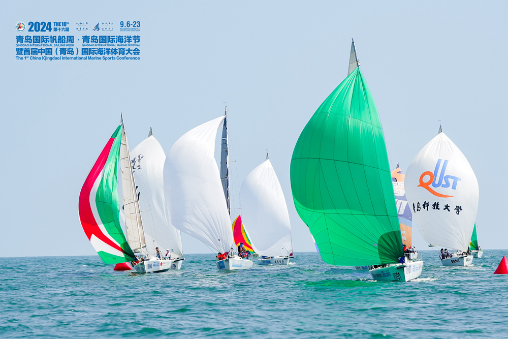 拉脱维亚帆船队连续得分，乘风破浪登顶