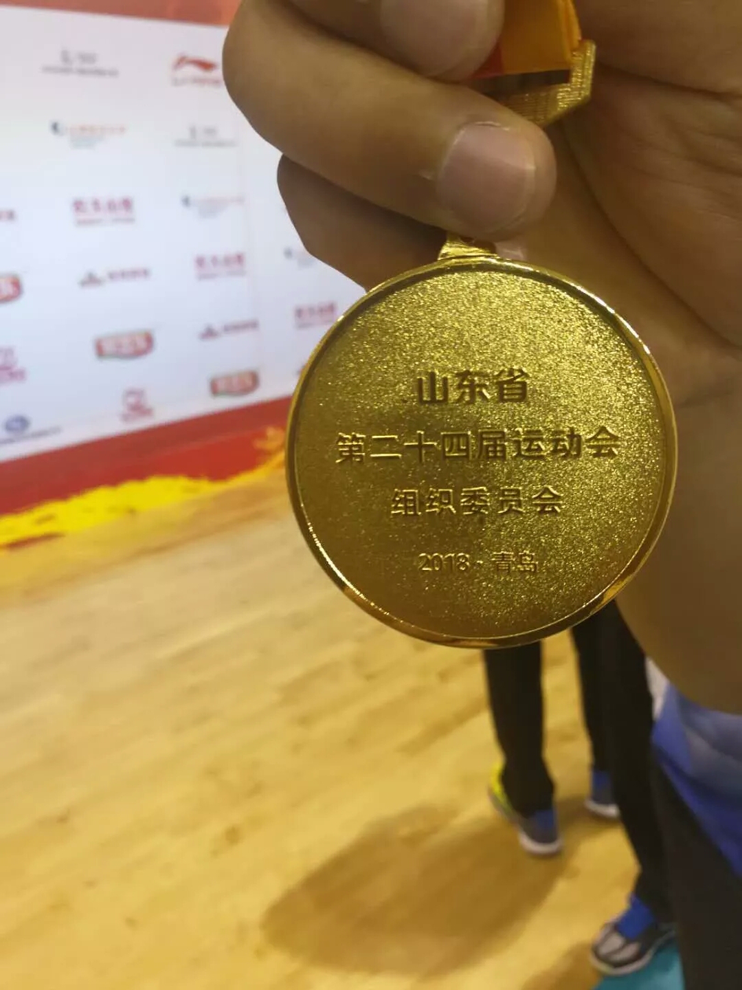 排球队斩获金牌，选手表现抢眼